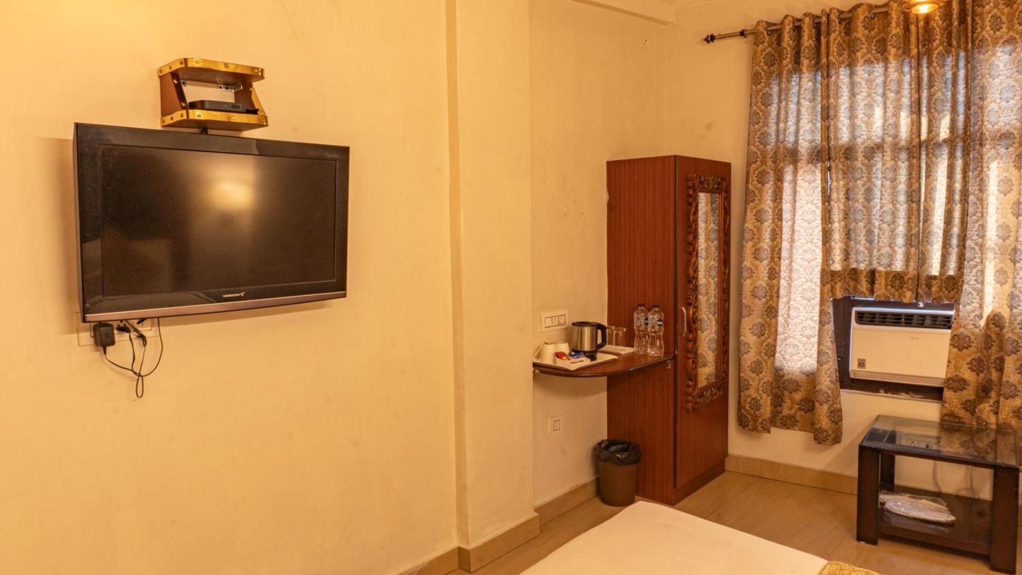 The Neeraj Palace Rishīkesh Exterior foto