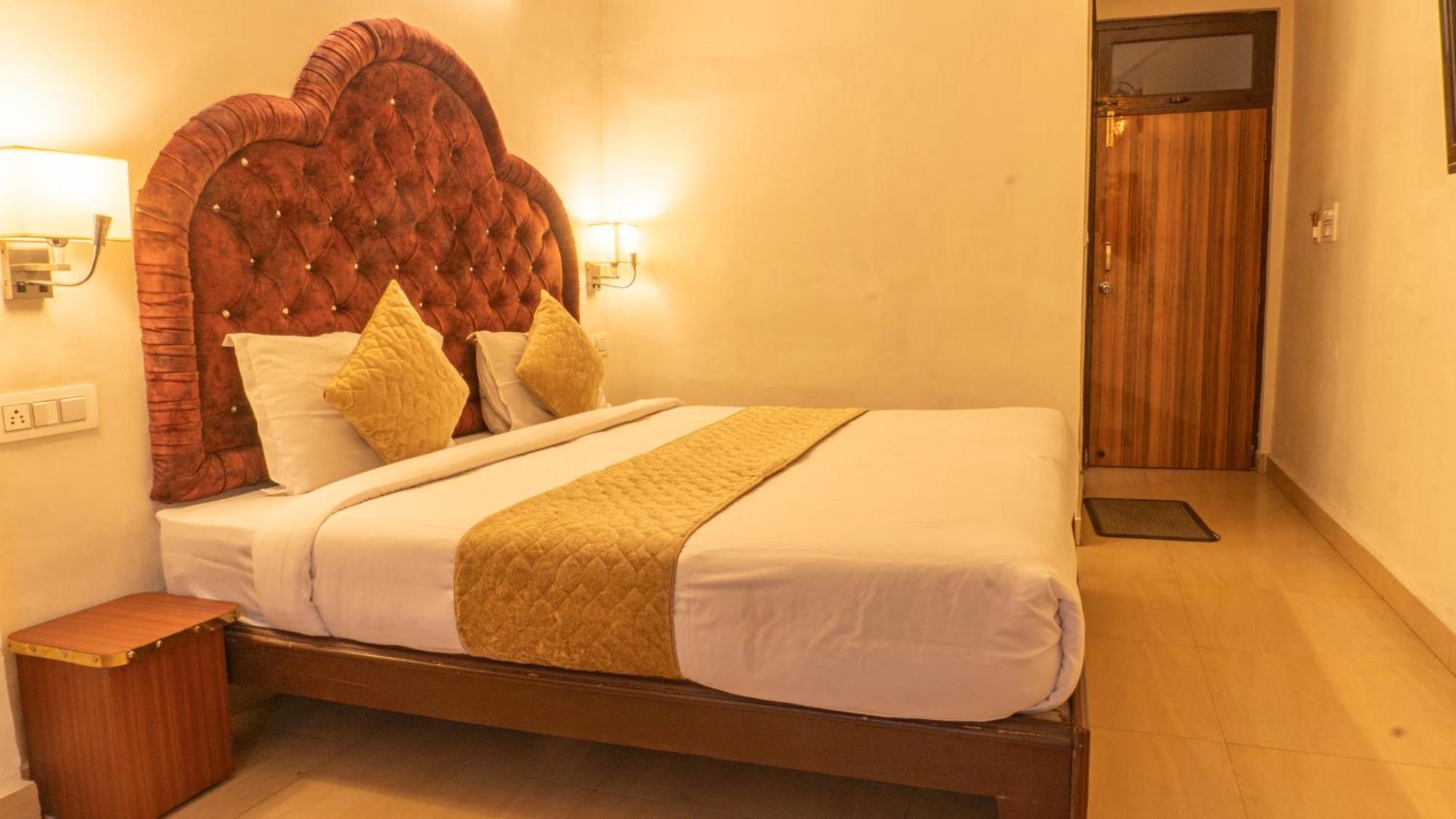 The Neeraj Palace Rishīkesh Exterior foto